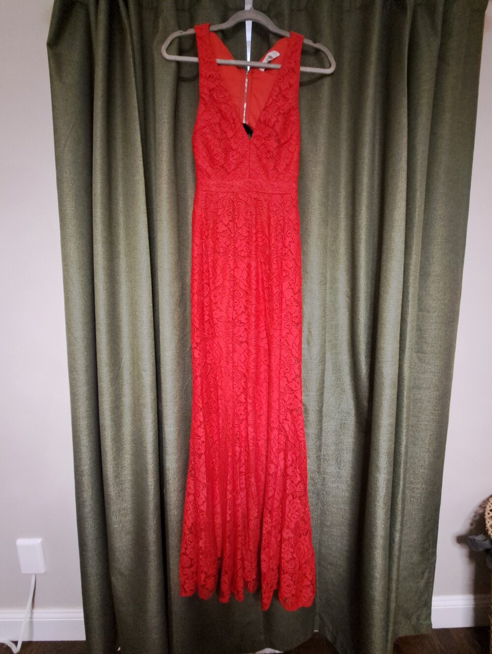 Red Lace Backless Evening Gown